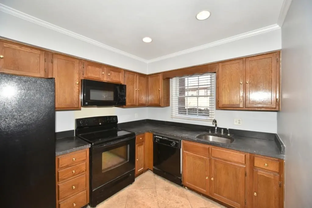 6520 Roswell Road Unit 115, Atlanta, Georgia 30328, 2 Bedrooms Bedrooms, ,1 BathroomBathrooms,Residential,Sold,6520 Roswell Road Unit 115,5664466