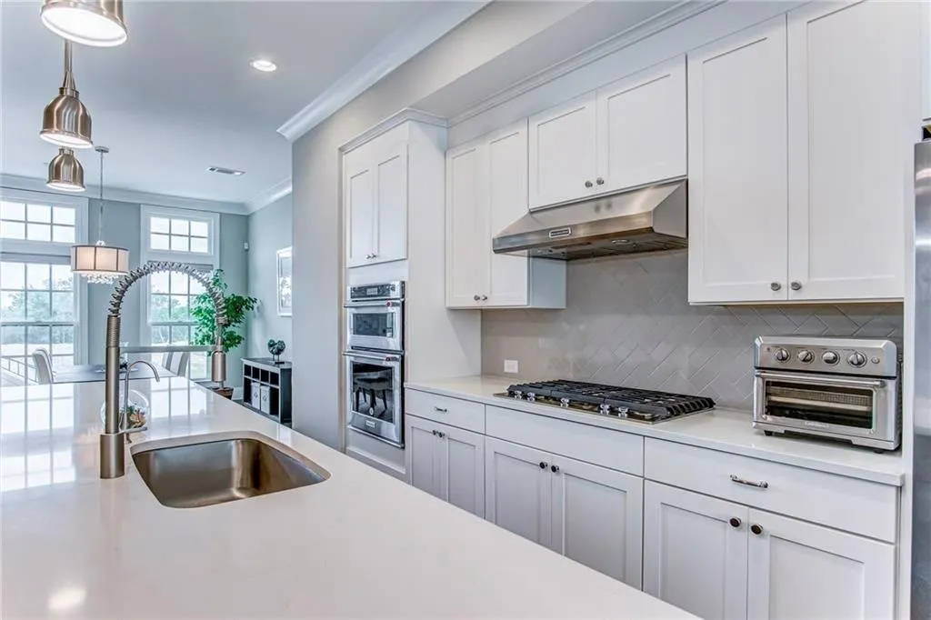 6791 Encore Boulevard, Sandy Springs, Georgia 30328, 4 Bedrooms Bedrooms, ,4 BathroomsBathrooms,Residential,Sold,6791 Encore Boulevard,6750333
