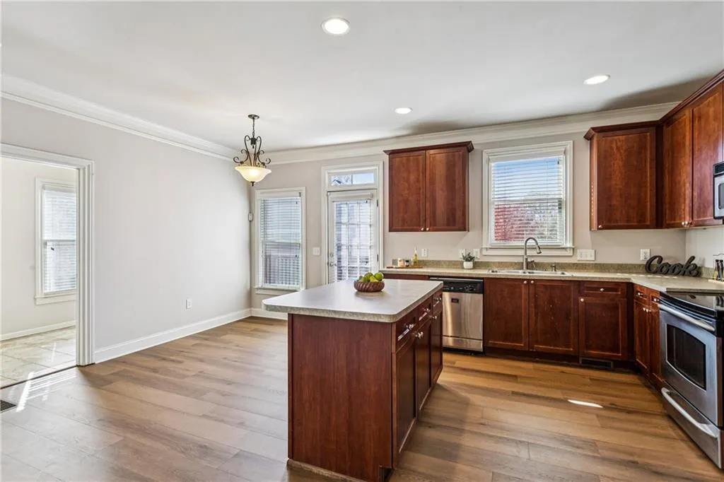 1856 Perry Boulevard Nw, Atlanta, Georgia 30318, 3 Bedrooms Bedrooms, ,3 BathroomsBathrooms,Residential,For Sale,1856 Perry Boulevard Nw,7668721