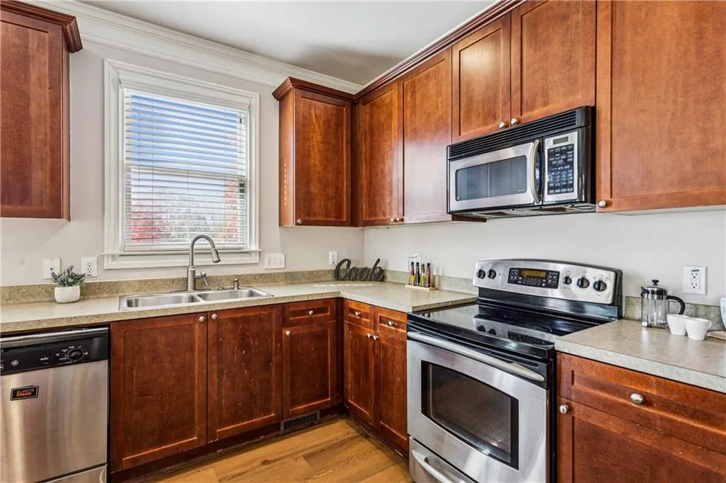 1856 Perry Boulevard Nw, Atlanta, Georgia 30318, 3 Bedrooms Bedrooms, ,3 BathroomsBathrooms,Residential,For Sale,1856 Perry Boulevard Nw,7668721