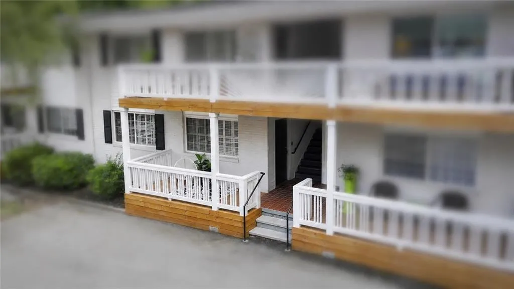 Covered front porch and entry to your new condo! #5 is your new lucky number ;)
