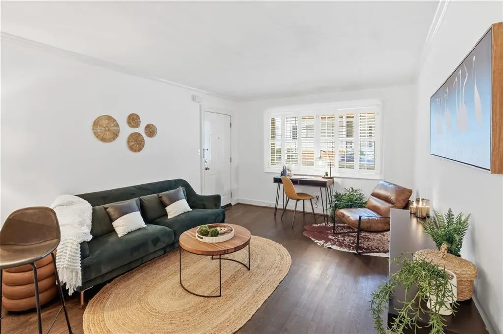 Bright living room, freshly painted. Spacious for living and working from home