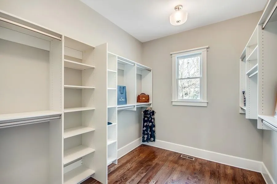445 Windsor Parkway Ne, Sandy Springs, Georgia 30342, 6 Bedrooms Bedrooms, ,4 BathroomsBathrooms,Residential,Sold,445 Windsor Parkway Ne,6574846