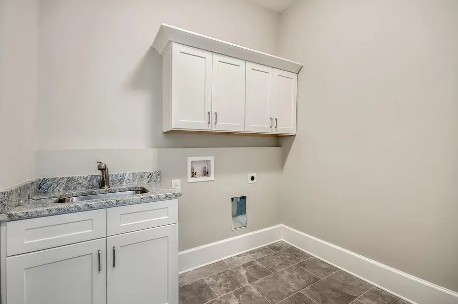 445 Windsor Parkway Ne, Sandy Springs, Georgia 30342, 6 Bedrooms Bedrooms, ,4 BathroomsBathrooms,Residential,Sold,445 Windsor Parkway Ne,6574846