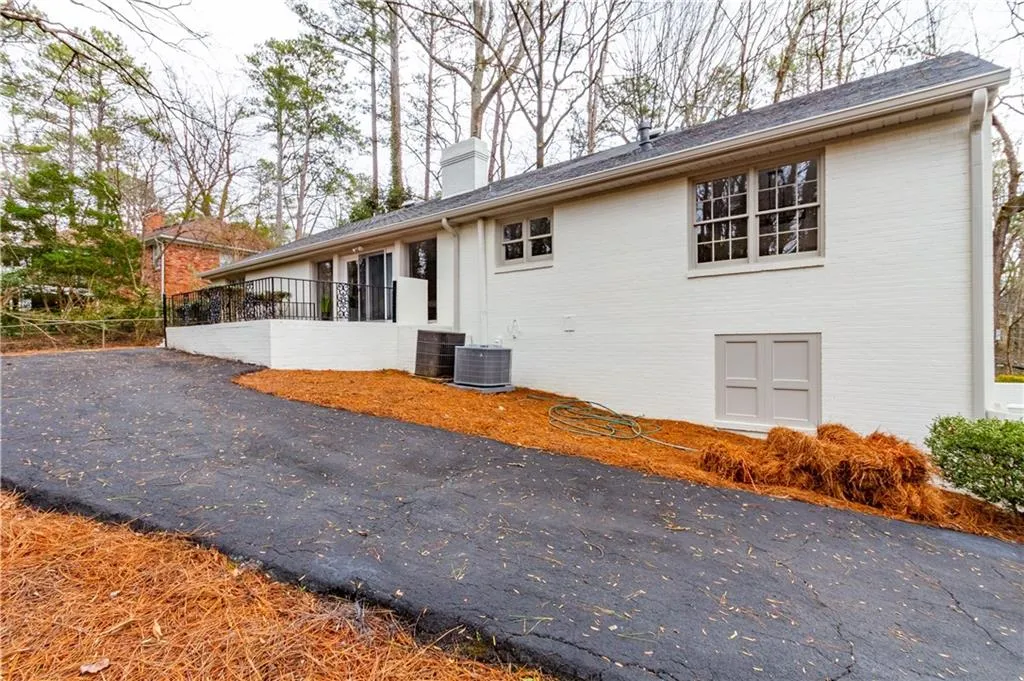 7130 Brandon Mill Road, Sandy Springs, Georgia 30328, 4 Bedrooms Bedrooms, ,3 BathroomsBathrooms,Residential,Sold,7130 Brandon Mill Road,7162667