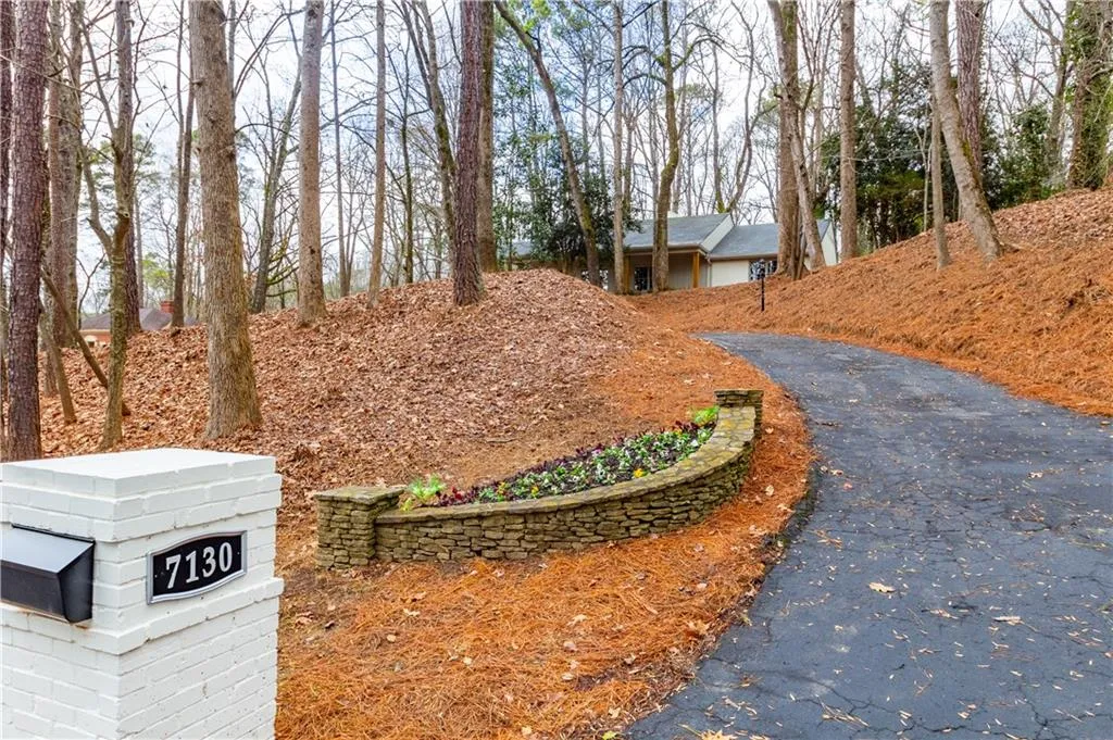 7130 Brandon Mill Road, Sandy Springs, Georgia 30328, 4 Bedrooms Bedrooms, ,3 BathroomsBathrooms,Residential,Sold,7130 Brandon Mill Road,7162667