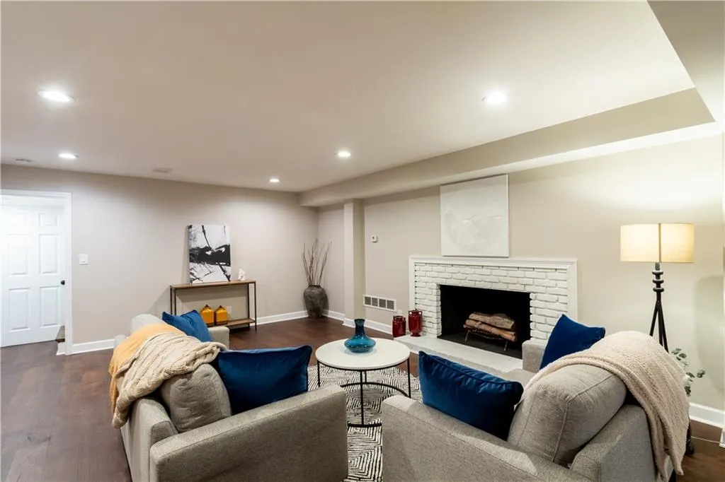 7130 Brandon Mill Road, Sandy Springs, Georgia 30328, 4 Bedrooms Bedrooms, ,3 BathroomsBathrooms,Residential,Sold,7130 Brandon Mill Road,7162667