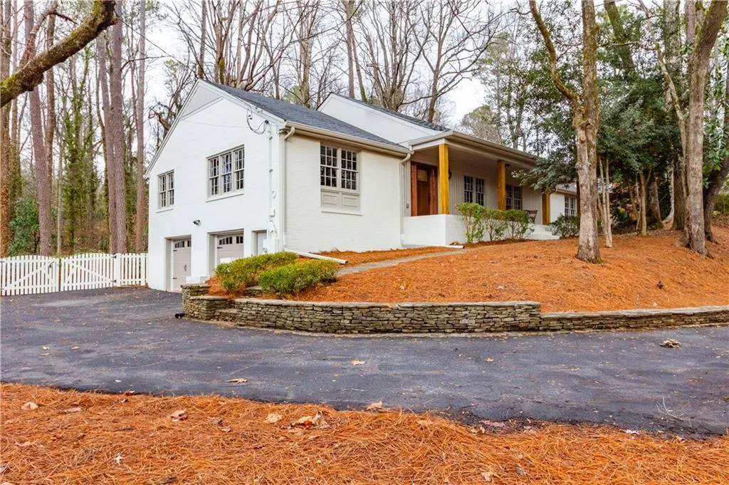 7130 Brandon Mill Road, Sandy Springs, Georgia 30328, 4 Bedrooms Bedrooms, ,3 BathroomsBathrooms,Residential,Sold,7130 Brandon Mill Road,7162667