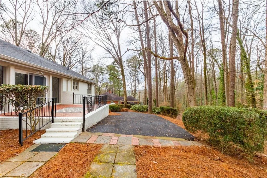 7130 Brandon Mill Road, Sandy Springs, Georgia 30328, 4 Bedrooms Bedrooms, ,3 BathroomsBathrooms,Residential,Sold,7130 Brandon Mill Road,7162667