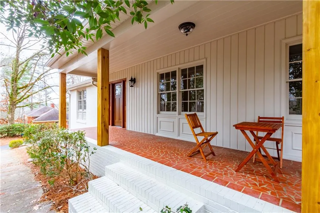 7130 Brandon Mill Road, Sandy Springs, Georgia 30328, 4 Bedrooms Bedrooms, ,3 BathroomsBathrooms,Residential,Sold,7130 Brandon Mill Road,7162667