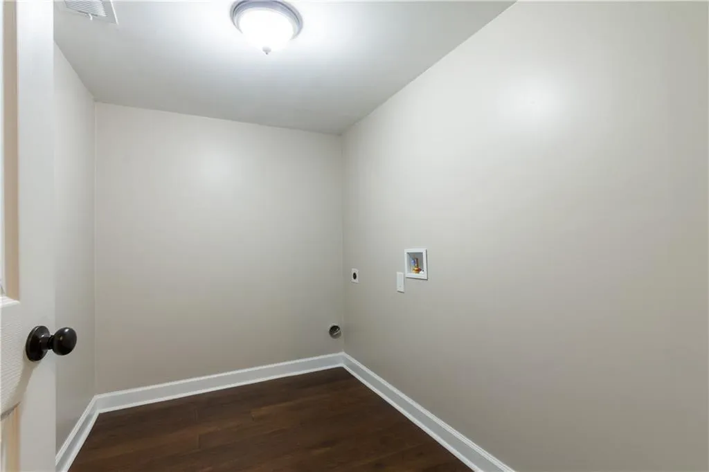 7130 Brandon Mill Road, Sandy Springs, Georgia 30328, 4 Bedrooms Bedrooms, ,3 BathroomsBathrooms,Residential,Sold,7130 Brandon Mill Road,7162667