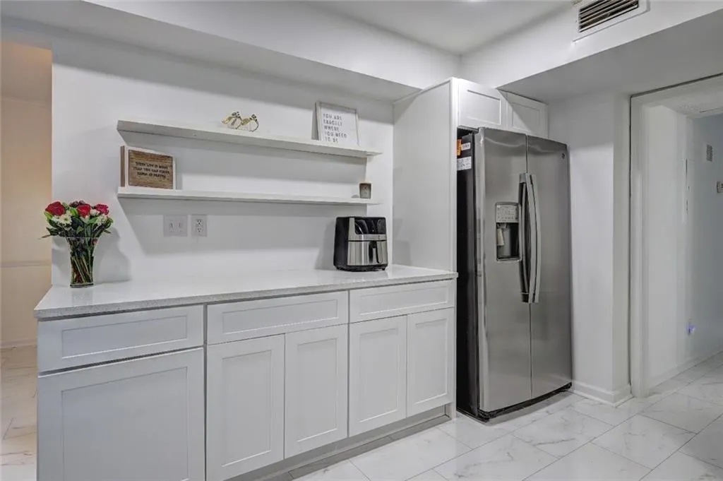 5400 Roswell Road Unit O1, Atlanta, Georgia 30342, 2 Bedrooms Bedrooms, ,1 BathroomBathrooms,Residential,For Sale,5400 Roswell Road Unit O1,7416913