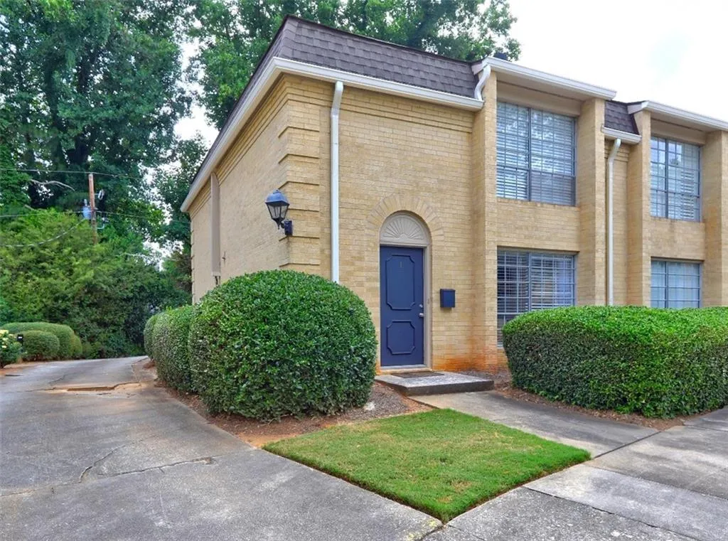 5400 Roswell Road Unit O1, Atlanta, Georgia 30342, 2 Bedrooms Bedrooms, ,1 BathroomBathrooms,Residential,For Sale,5400 Roswell Road Unit O1,7416913