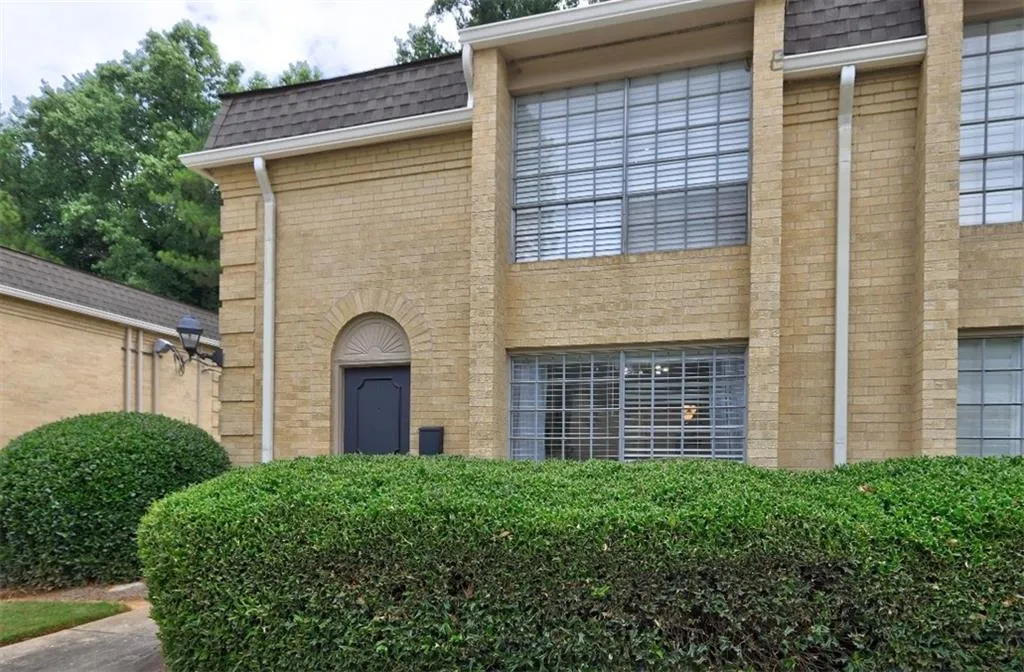 5400 Roswell Road Unit O1, Atlanta, Georgia 30342, 2 Bedrooms Bedrooms, ,1 BathroomBathrooms,Residential,For Sale,5400 Roswell Road Unit O1,7416913