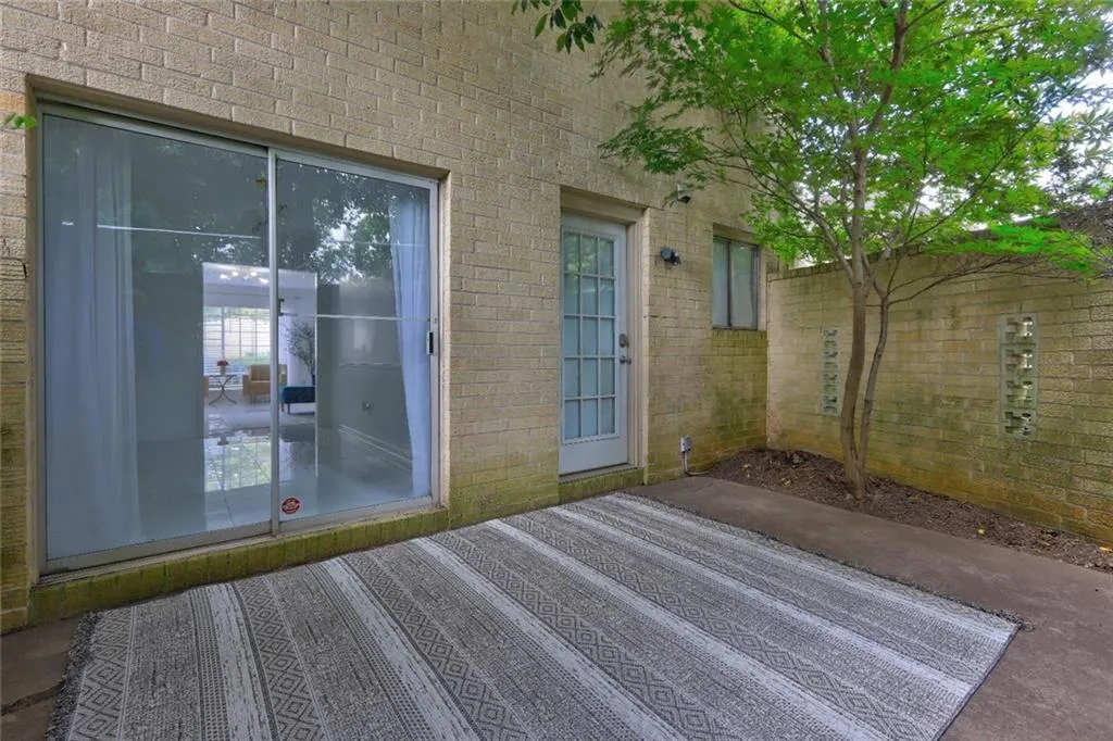 5400 Roswell Road Unit O1, Atlanta, Georgia 30342, 2 Bedrooms Bedrooms, ,1 BathroomBathrooms,Residential,For Sale,5400 Roswell Road Unit O1,7416913