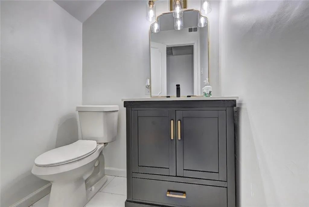 5400 Roswell Road Unit O1, Atlanta, Georgia 30342, 2 Bedrooms Bedrooms, ,1 BathroomBathrooms,Residential,For Sale,5400 Roswell Road Unit O1,7416913