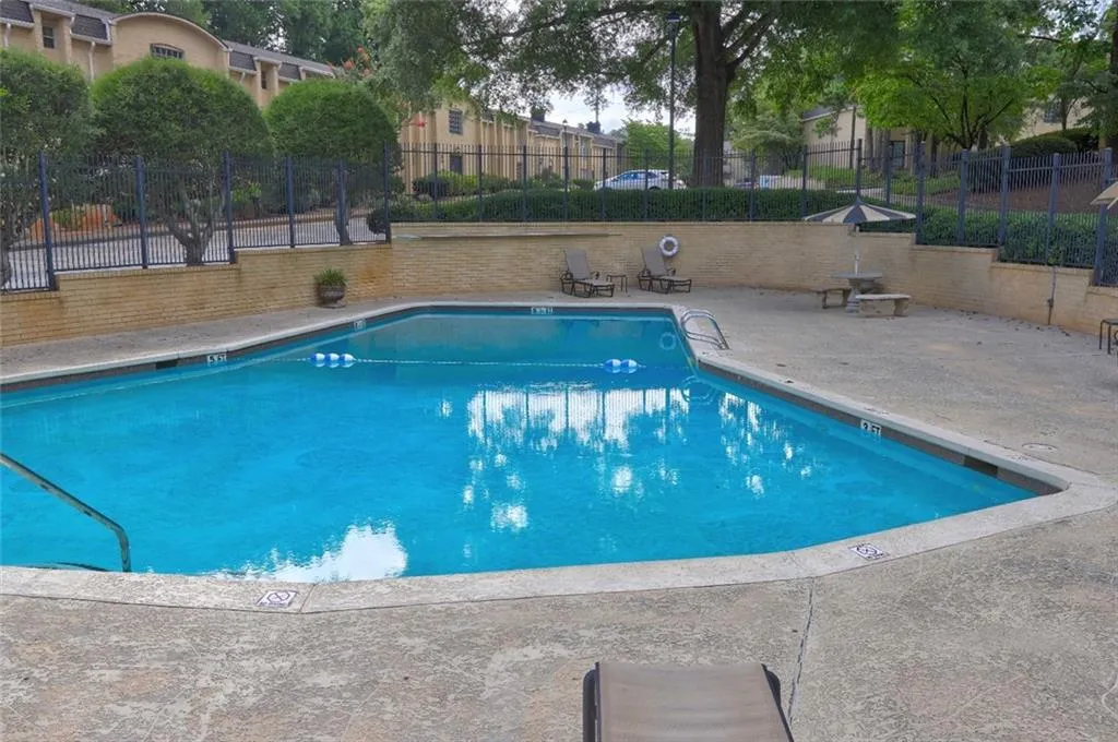 5400 Roswell Road Unit O1, Atlanta, Georgia 30342, 2 Bedrooms Bedrooms, ,1 BathroomBathrooms,Residential,For Sale,5400 Roswell Road Unit O1,7416913