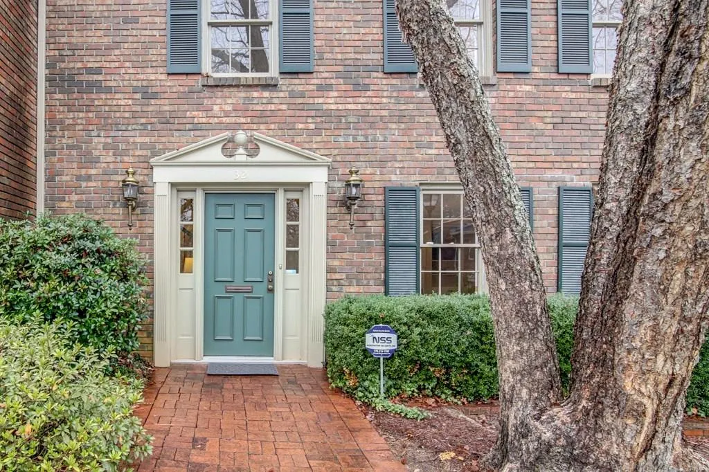 70 Old Ivy Road Ne Unit 32, Atlanta, Georgia 30342, 3 Bedrooms Bedrooms, ,2 BathroomsBathrooms,Residential,Sold,70 Old Ivy Road Ne Unit 32,5788570