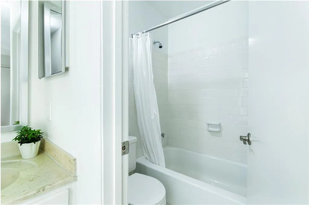 Secondary full bath up