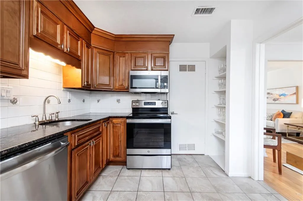 7 Scotland Place Nw, Atlanta, Georgia 30318, 2 Bedrooms Bedrooms, 0 ,2 BathroomsBathrooms,Residential,For Sale,7 Scotland Place Nw,7745752