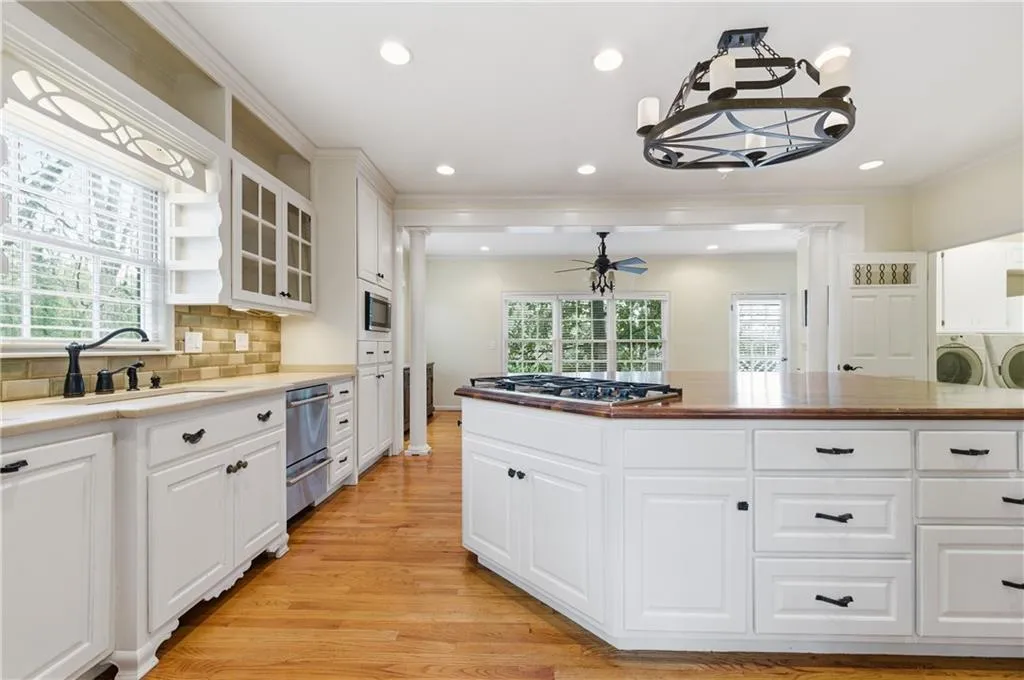 220 Morgan Farm Drive, Atlanta, Georgia 30342, 6 Bedrooms Bedrooms, ,4 BathroomsBathrooms,Residential,For Sale,220 Morgan Farm Drive,7749562
