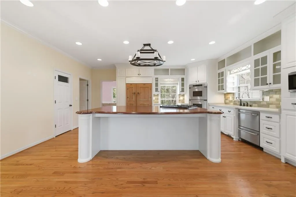 220 Morgan Farm Drive, Atlanta, Georgia 30342, 6 Bedrooms Bedrooms, ,4 BathroomsBathrooms,Residential,For Sale,220 Morgan Farm Drive,7749562