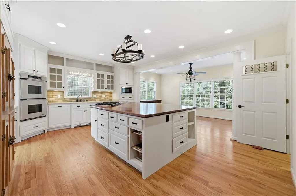 220 Morgan Farm Drive, Atlanta, Georgia 30342, 6 Bedrooms Bedrooms, ,4 BathroomsBathrooms,Residential,For Sale,220 Morgan Farm Drive,7749562