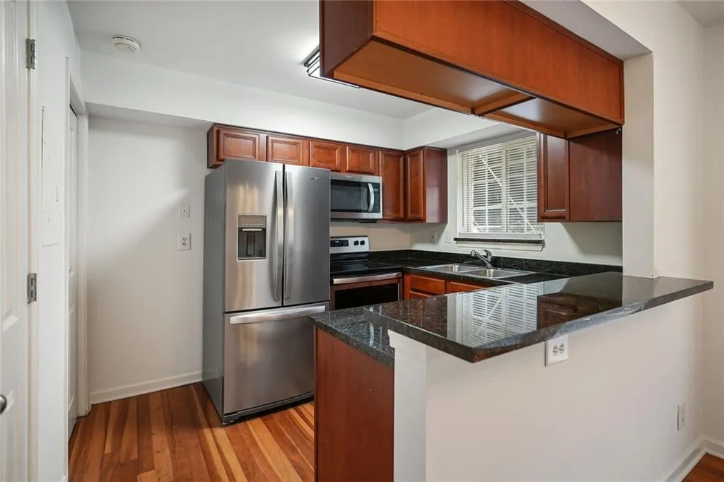 6940 Roswell Road Unit 1f, Atlanta, Georgia 30328, 2 Bedrooms Bedrooms, ,1 BathroomBathrooms,Residential,Sold,6940 Roswell Road Unit 1f,7171471