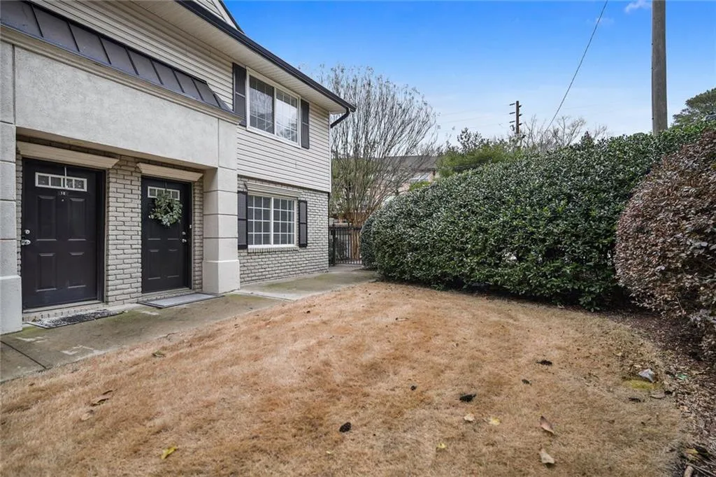 6940 Roswell Road Unit 1f, Atlanta, Georgia 30328, 2 Bedrooms Bedrooms, ,1 BathroomBathrooms,Residential,Sold,6940 Roswell Road Unit 1f,7171471