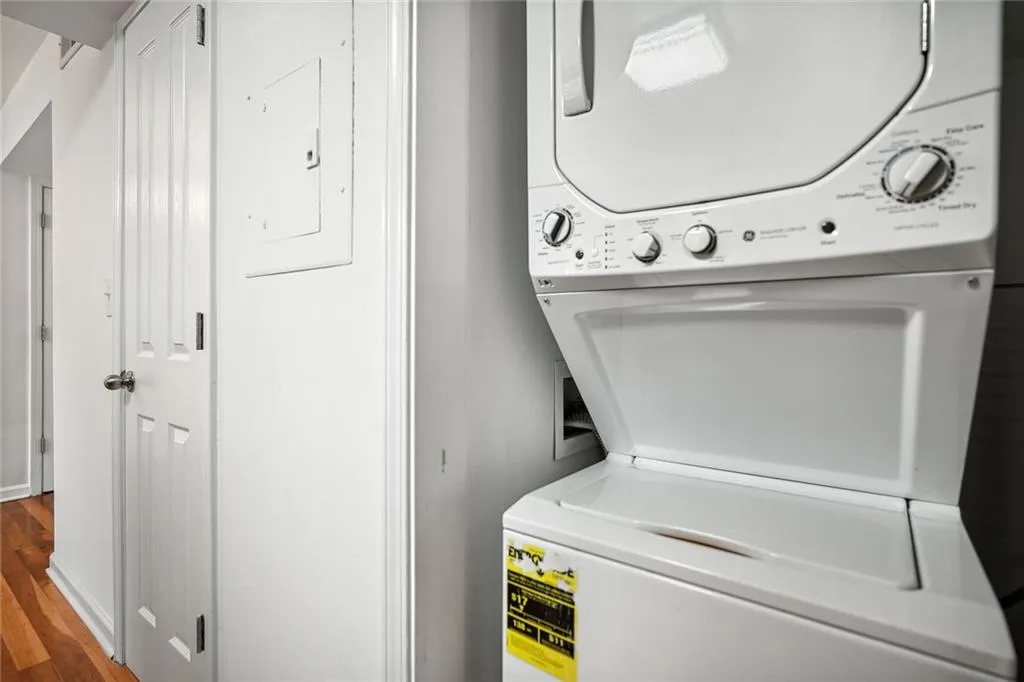 6940 Roswell Road Unit 1f, Atlanta, Georgia 30328, 2 Bedrooms Bedrooms, ,1 BathroomBathrooms,Residential,Sold,6940 Roswell Road Unit 1f,7171471