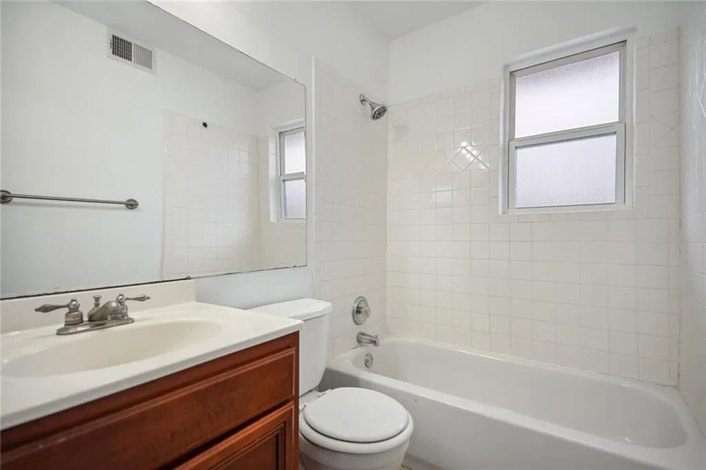 6940 Roswell Road Unit 1f, Atlanta, Georgia 30328, 2 Bedrooms Bedrooms, ,1 BathroomBathrooms,Residential,Sold,6940 Roswell Road Unit 1f,7171471