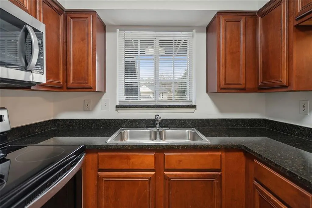 6940 Roswell Road Unit 1f, Atlanta, Georgia 30328, 2 Bedrooms Bedrooms, ,1 BathroomBathrooms,Residential,Sold,6940 Roswell Road Unit 1f,7171471