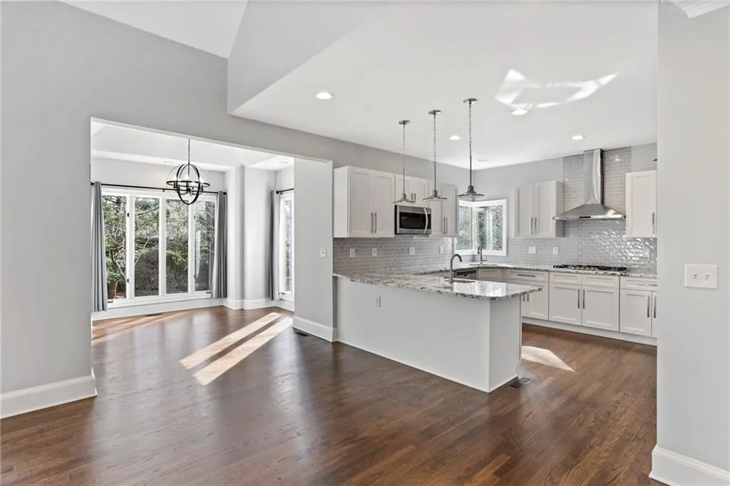 6725 Laurian Wood Drive, Sandy Springs, Georgia 30328, 5 Bedrooms Bedrooms, ,4 BathroomsBathrooms,Residential,Sold,6725 Laurian Wood Drive,6665931