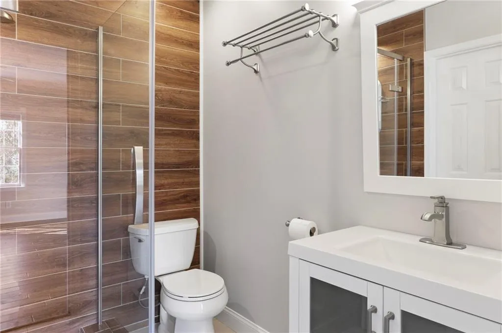 6725 Laurian Wood Drive, Sandy Springs, Georgia 30328, 5 Bedrooms Bedrooms, ,4 BathroomsBathrooms,Residential,Sold,6725 Laurian Wood Drive,6665931