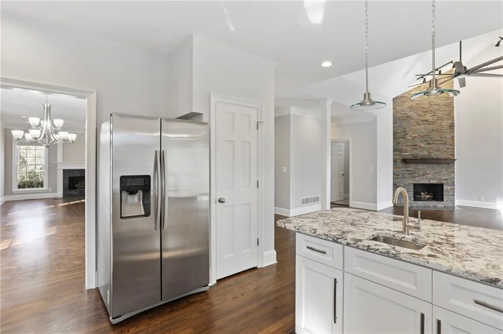 6725 Laurian Wood Drive, Sandy Springs, Georgia 30328, 5 Bedrooms Bedrooms, ,4 BathroomsBathrooms,Residential,Sold,6725 Laurian Wood Drive,6665931