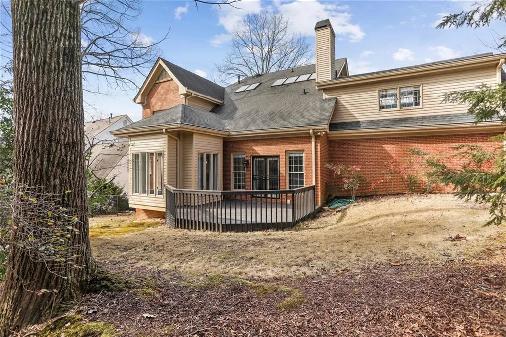 6725 Laurian Wood Drive, Sandy Springs, Georgia 30328, 5 Bedrooms Bedrooms, ,4 BathroomsBathrooms,Residential,Sold,6725 Laurian Wood Drive,6665931