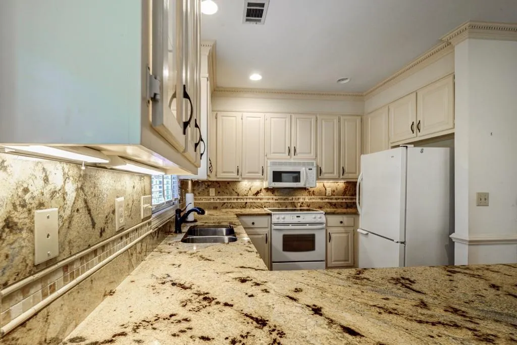 18 Ridgemere Trace, Sandy Springs, Georgia 30328, 3 Bedrooms Bedrooms, ,2 BathroomsBathrooms,Residential,Sold,18 Ridgemere Trace,5843241