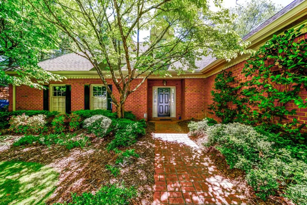 18 Ridgemere Trace, Sandy Springs, Georgia 30328, 3 Bedrooms Bedrooms, ,2 BathroomsBathrooms,Residential,Sold,18 Ridgemere Trace,5843241