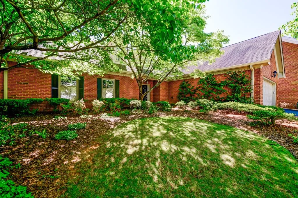 18 Ridgemere Trace, Sandy Springs, Georgia 30328, 3 Bedrooms Bedrooms, ,2 BathroomsBathrooms,Residential,Sold,18 Ridgemere Trace,5843241