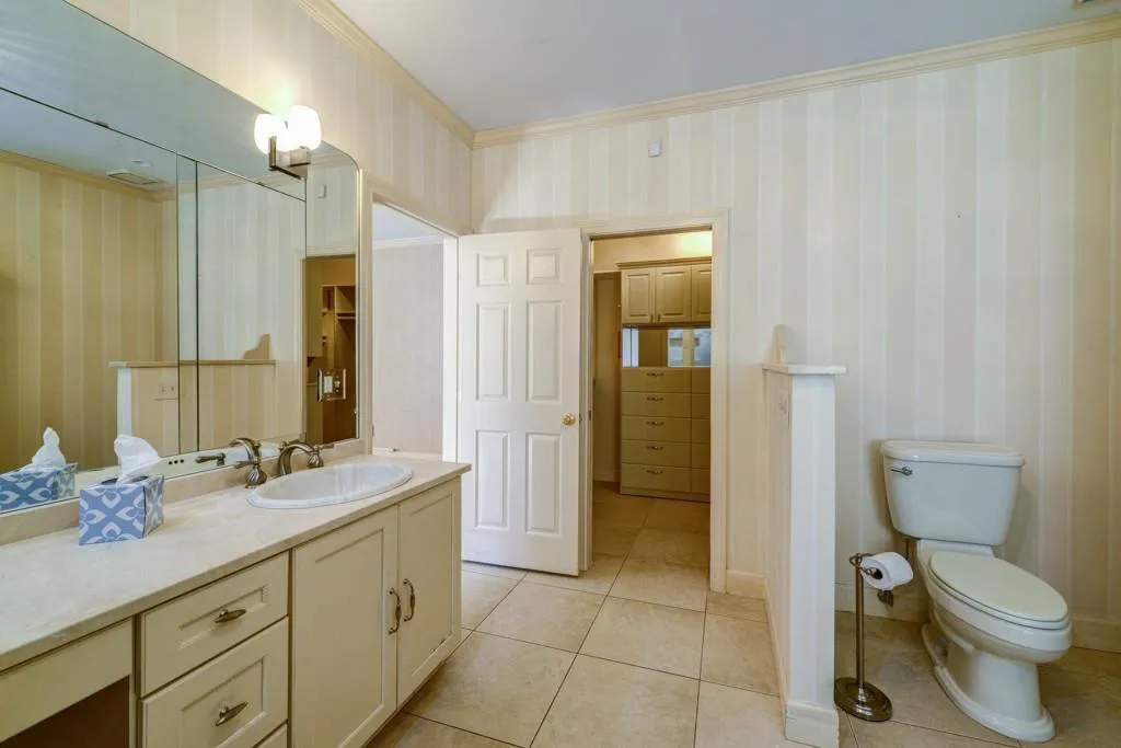 18 Ridgemere Trace, Sandy Springs, Georgia 30328, 3 Bedrooms Bedrooms, ,2 BathroomsBathrooms,Residential,Sold,18 Ridgemere Trace,5843241