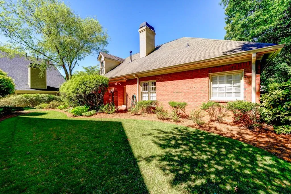 18 Ridgemere Trace, Sandy Springs, Georgia 30328, 3 Bedrooms Bedrooms, ,2 BathroomsBathrooms,Residential,Sold,18 Ridgemere Trace,5843241