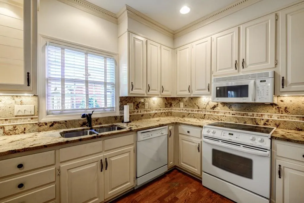 18 Ridgemere Trace, Sandy Springs, Georgia 30328, 3 Bedrooms Bedrooms, ,2 BathroomsBathrooms,Residential,Sold,18 Ridgemere Trace,5843241