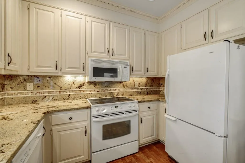 18 Ridgemere Trace, Sandy Springs, Georgia 30328, 3 Bedrooms Bedrooms, ,2 BathroomsBathrooms,Residential,Sold,18 Ridgemere Trace,5843241