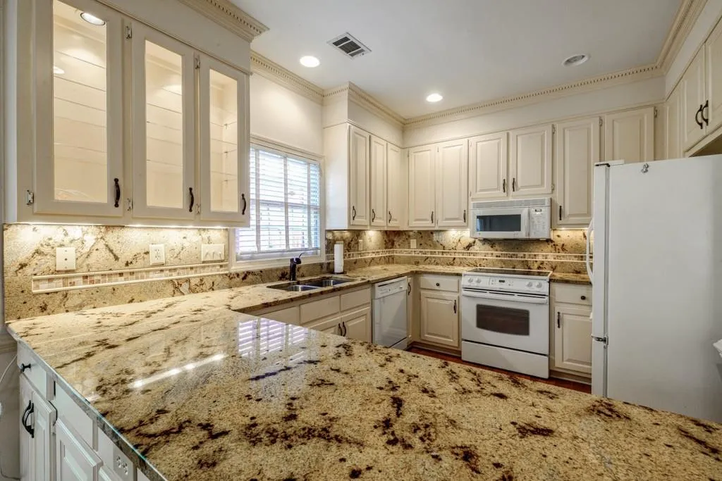 18 Ridgemere Trace, Sandy Springs, Georgia 30328, 3 Bedrooms Bedrooms, ,2 BathroomsBathrooms,Residential,Sold,18 Ridgemere Trace,5843241