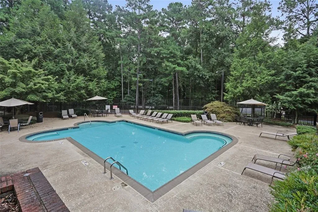 6824 Glenridge Drive Unit B, Sandy Springs, Georgia 30328, 2 Bedrooms Bedrooms, ,2 BathroomsBathrooms,Residential,Sold,6824 Glenridge Drive Unit B,6057146