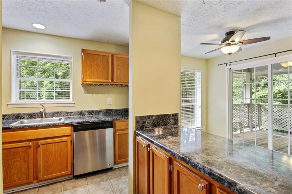 6824 Glenridge Drive Unit B, Sandy Springs, Georgia 30328, 2 Bedrooms Bedrooms, ,2 BathroomsBathrooms,Residential,Sold,6824 Glenridge Drive Unit B,6057146