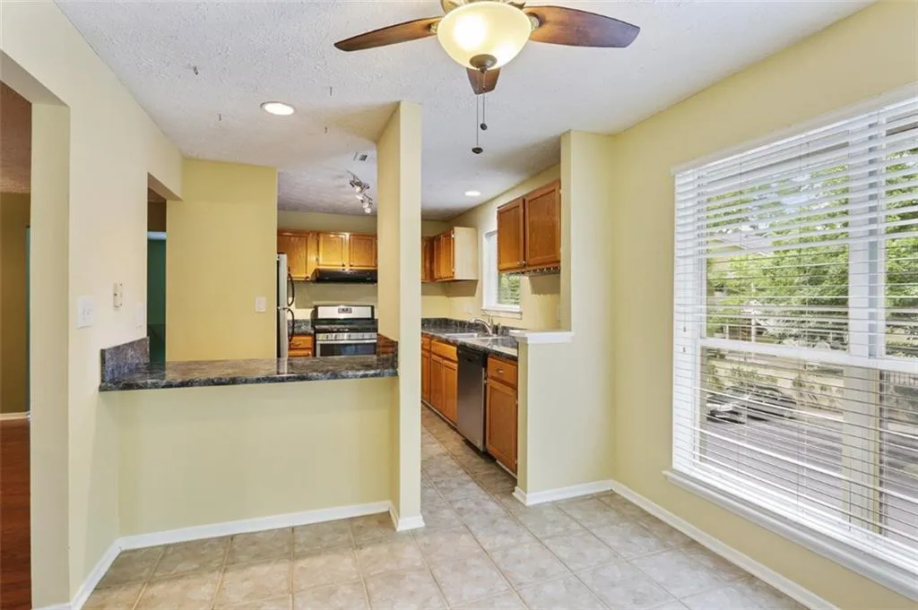 6824 Glenridge Drive Unit B, Sandy Springs, Georgia 30328, 2 Bedrooms Bedrooms, ,2 BathroomsBathrooms,Residential,Sold,6824 Glenridge Drive Unit B,6057146