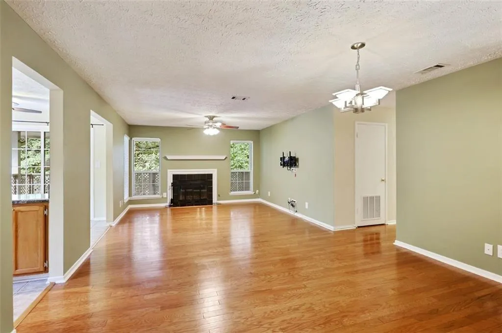 6824 Glenridge Drive Unit B, Sandy Springs, Georgia 30328, 2 Bedrooms Bedrooms, ,2 BathroomsBathrooms,Residential,Sold,6824 Glenridge Drive Unit B,6057146