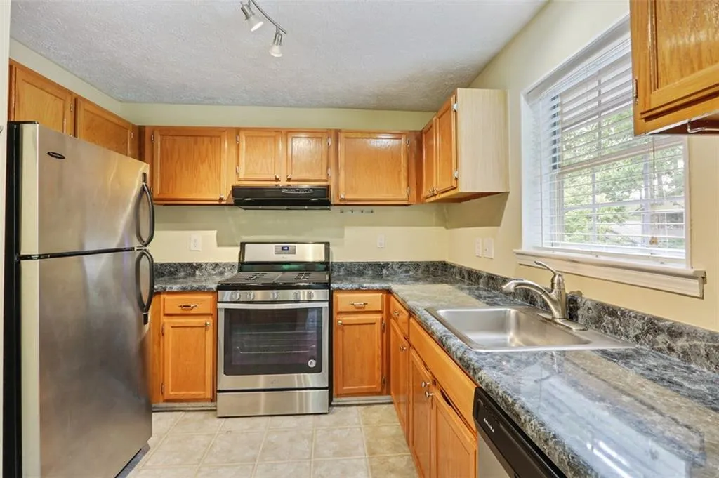 6824 Glenridge Drive Unit B, Sandy Springs, Georgia 30328, 2 Bedrooms Bedrooms, ,2 BathroomsBathrooms,Residential,Sold,6824 Glenridge Drive Unit B,6057146