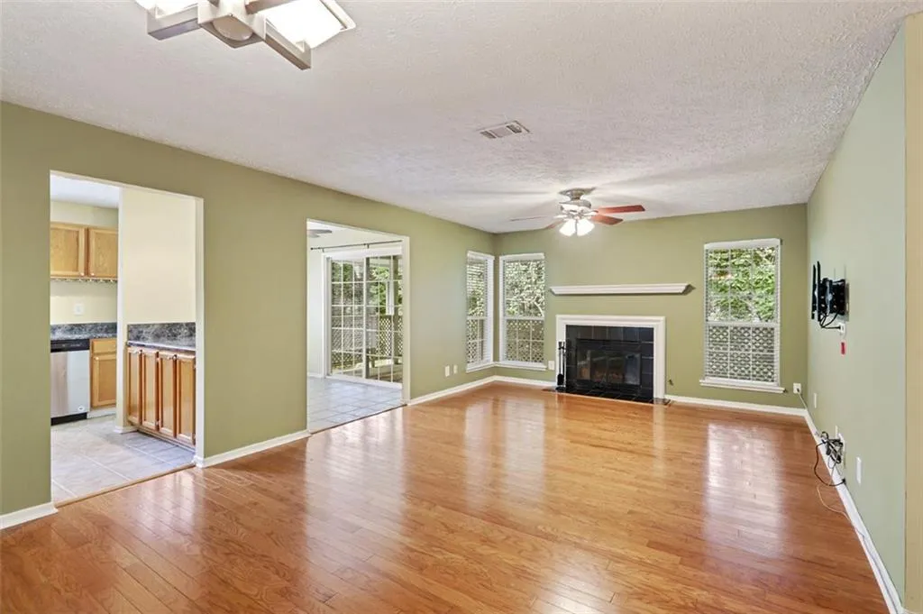 6824 Glenridge Drive Unit B, Sandy Springs, Georgia 30328, 2 Bedrooms Bedrooms, ,2 BathroomsBathrooms,Residential,Sold,6824 Glenridge Drive Unit B,6057146